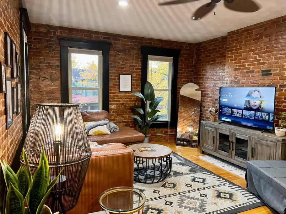 Urban Loft 2-story 1BR Near DT on Historic Street