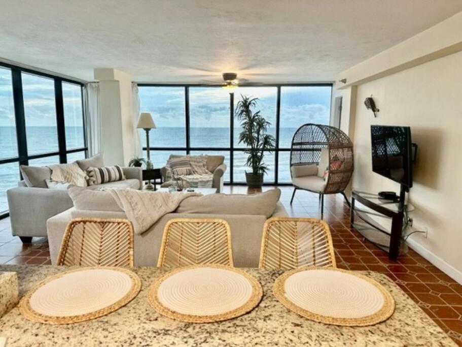 beautiful oceanfront two bedroom condo