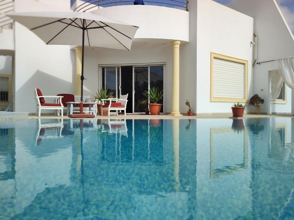Logement convivial KENAIS SUNSET, Chambres Namasté, Suite Blue Lagune avec piscine OU Villa entière avec piscine privée