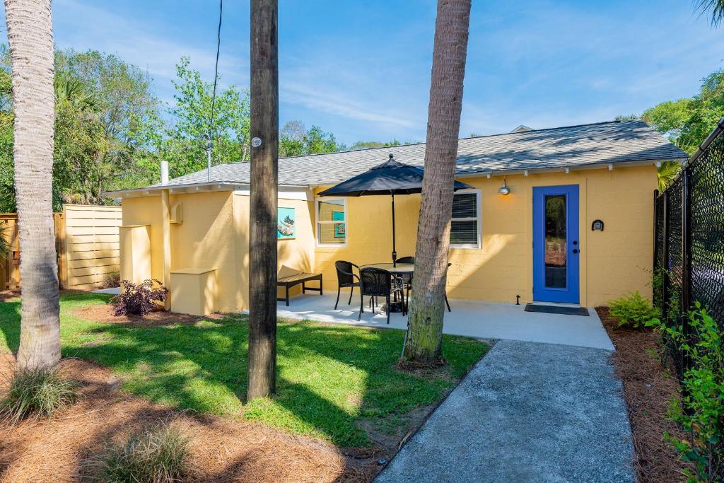 Folly Vacation Laid Back Casual Beach Bungalow 209-B