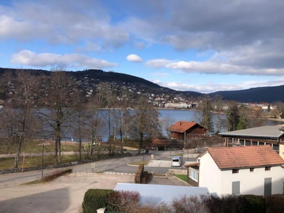 L'Aubépine au bord du lac vue directe sur le lac