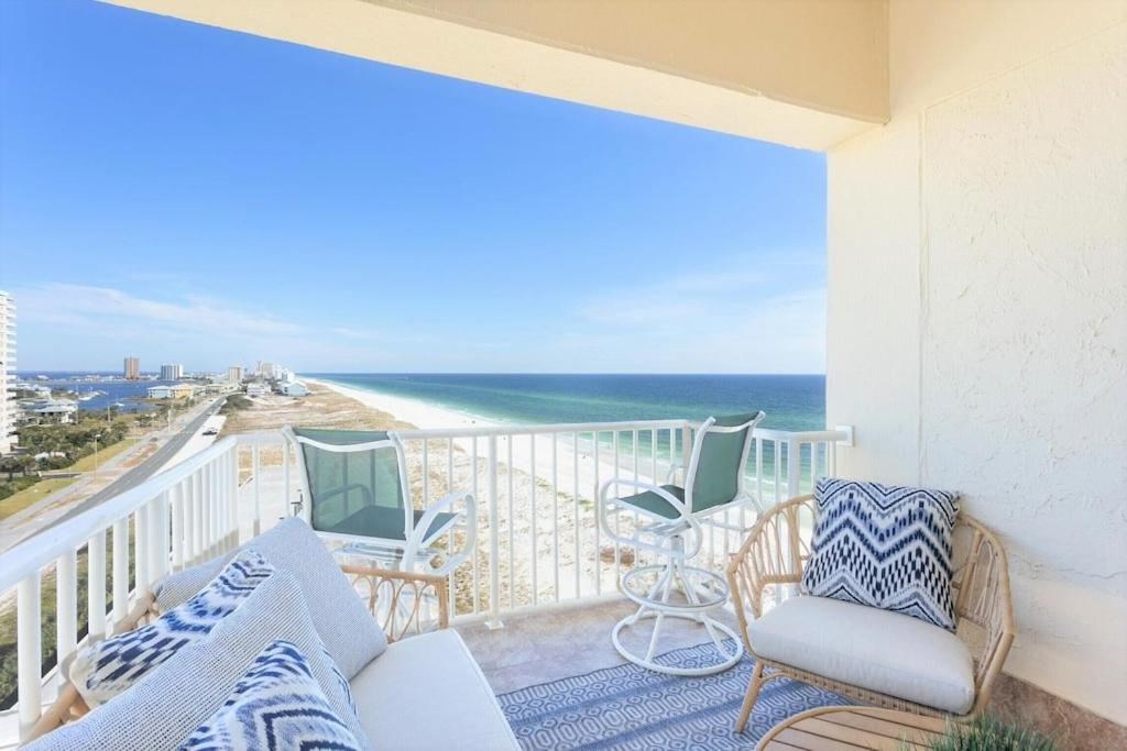 Ocean Front Penthouse Suite Panoramic Views of Gulf,Pensacola Beach,Pier, & Bay