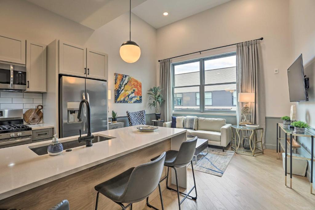 Modern Downtown Birmingham Condo with Rooftop Access