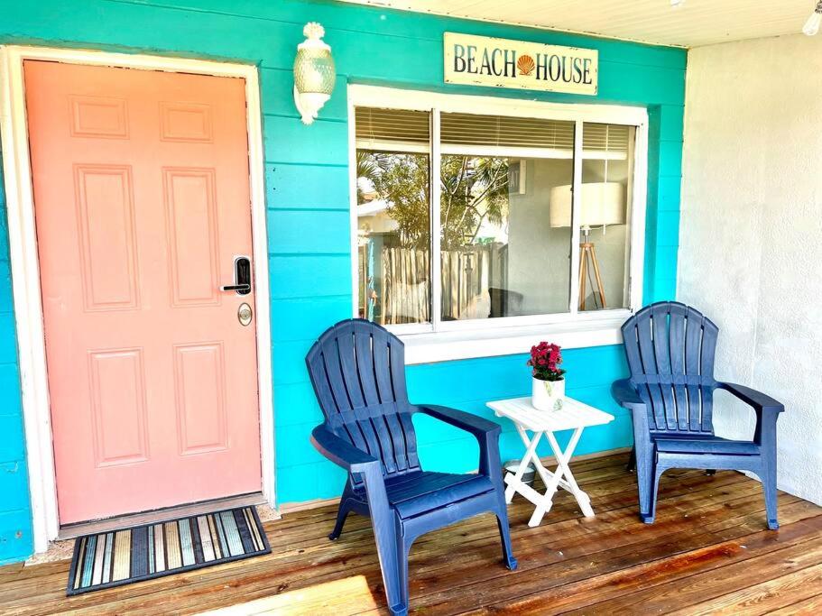 Beach Bungalow in downtown Cocoa Beach