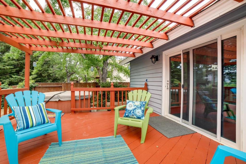 Pet-Friendly Reno Hideaway with Private Hot Tub!