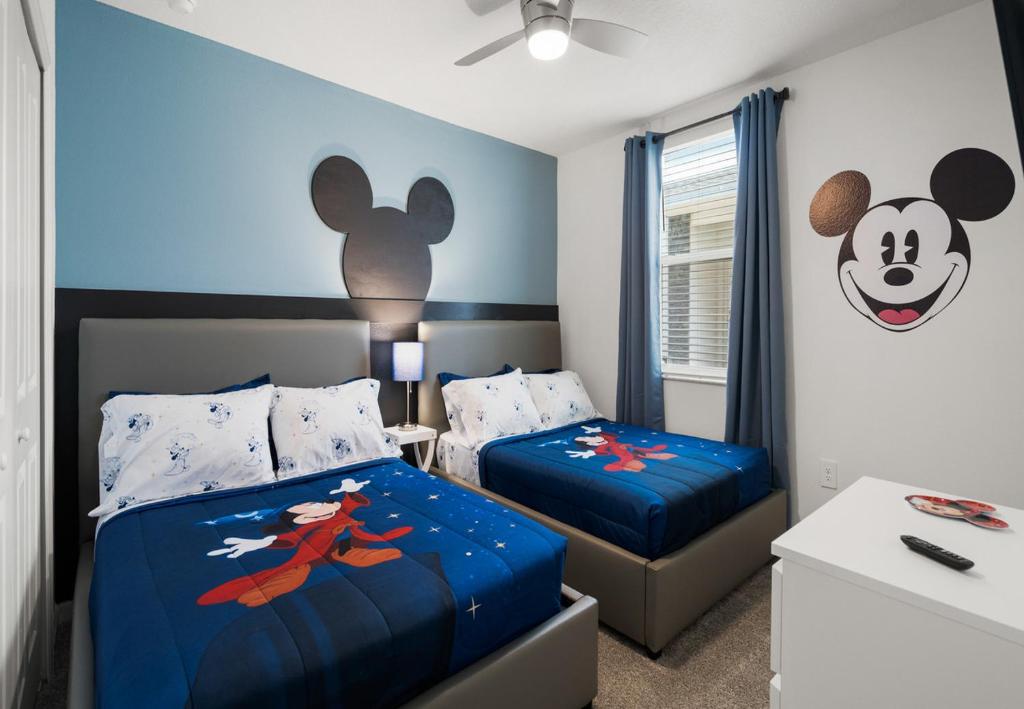 Lovely Condos 18 Minutes away from Disney!