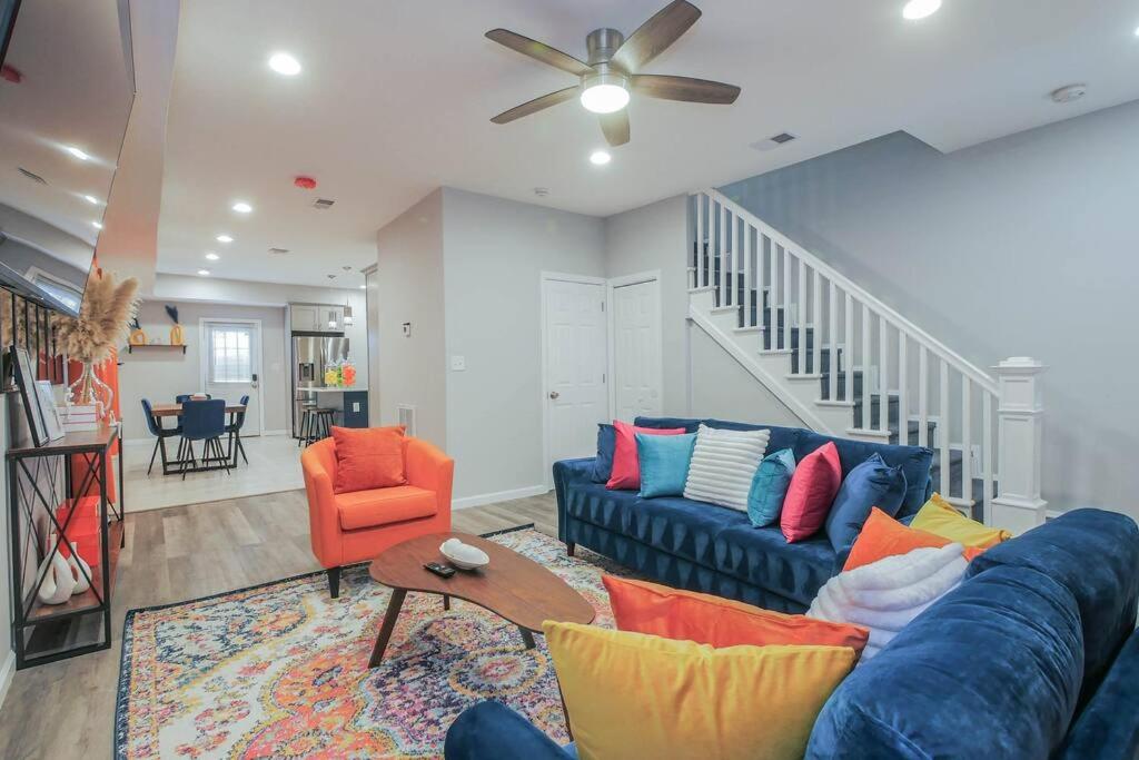 3BR - 2BA Vibrant, Modern & Spacious Home