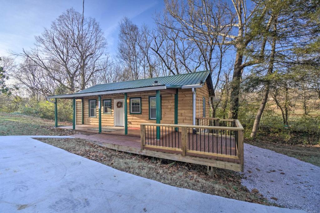 Cozy Knoxville Getaway about 8 Mi to Downtown!