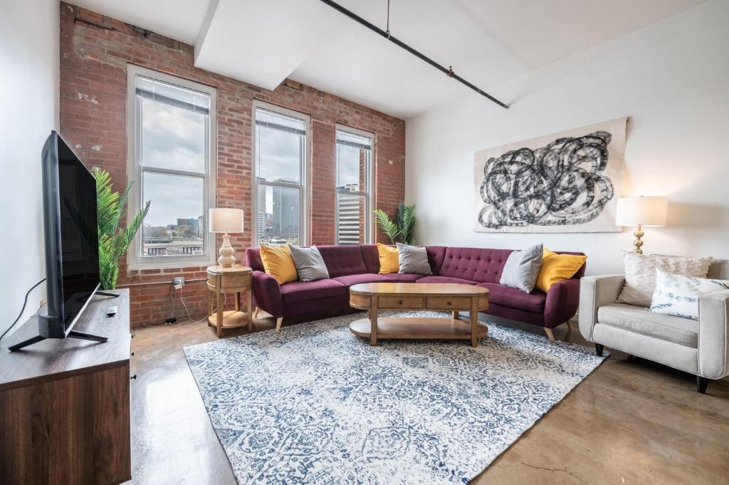 3BR 2BA Luxury Historic Loft With Gym by ENVITAE