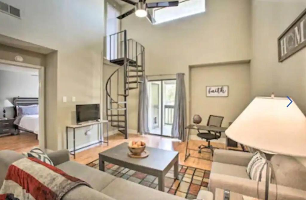 New! LSU Baton Rouge Contemporary 3 Bedroom Suite Condo