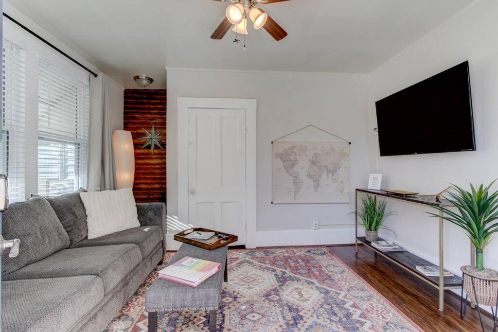 Cedar Blossom Bungalow is a cozy getaway with a 5 minute walk to downtown!