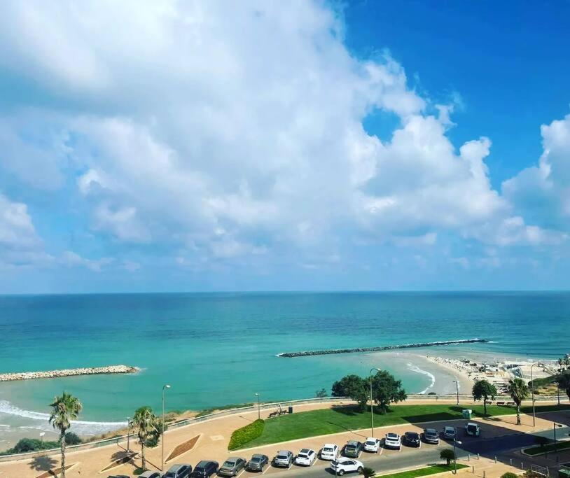 Beautiful 2-Bedroom Sea-View apartment