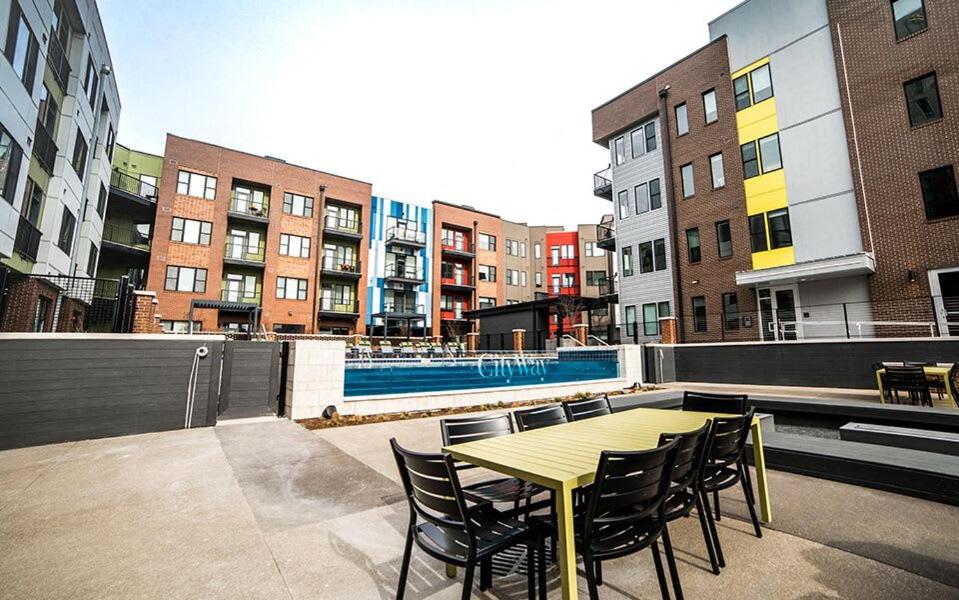 2BR Balcony Suite Gym & Pool Downtown at CityWay