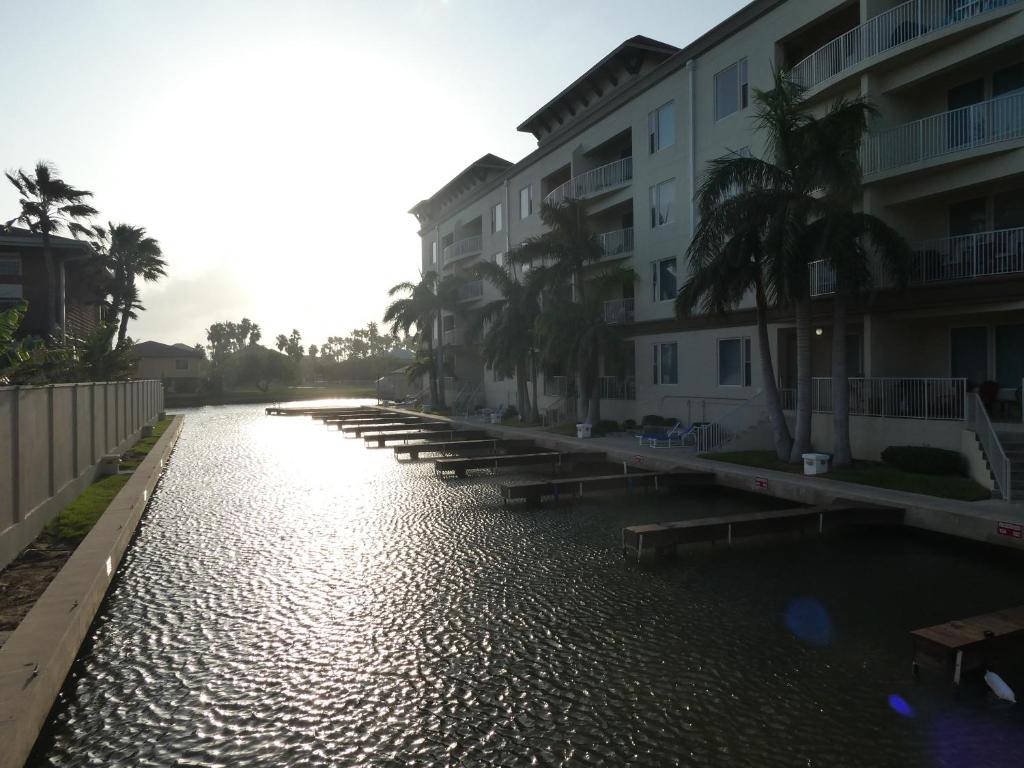 Las Marinas Condominiums with Boat Docks