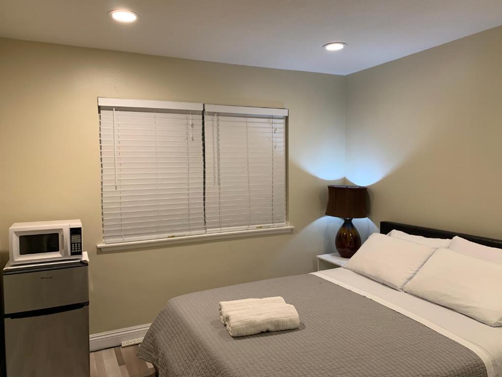 Lovely Room in Private House near Disneyland