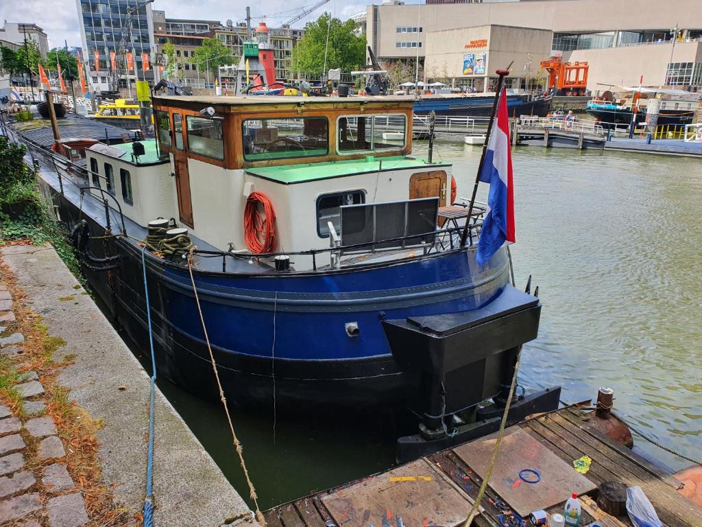 Houseboat holiday apartments Rotterdam