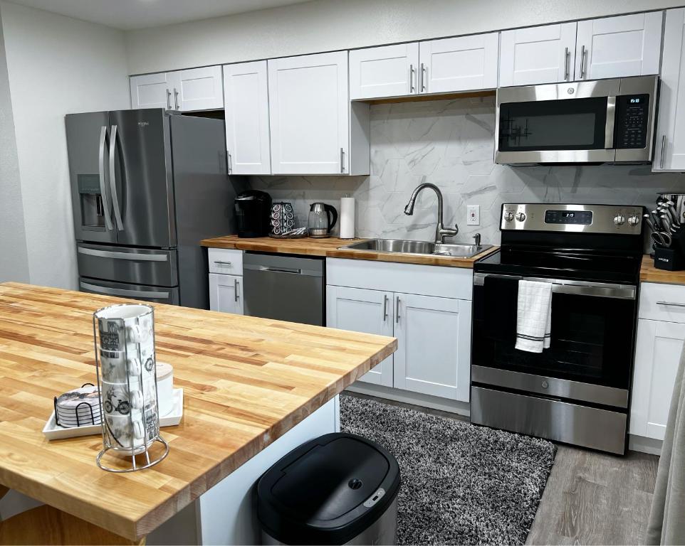 Anchorage midtown apartment-Wyoming 2