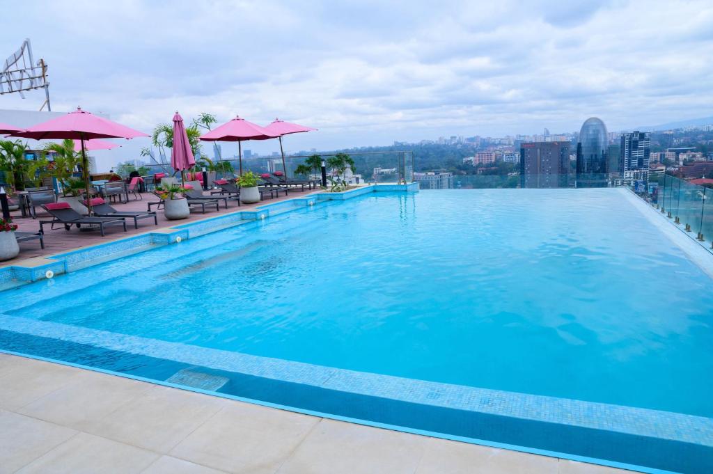 Exquisite 2BD at Skynest Residences with rooftop heated pool