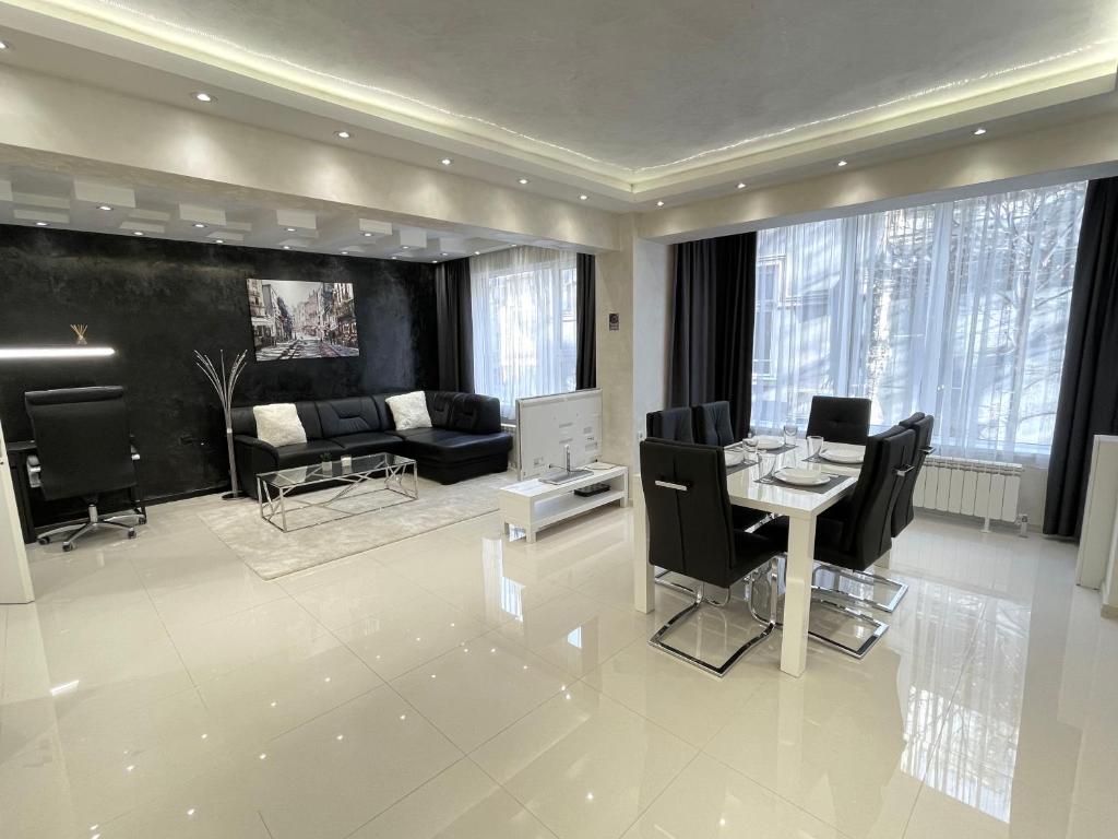 Luxury Central Apartment Verila