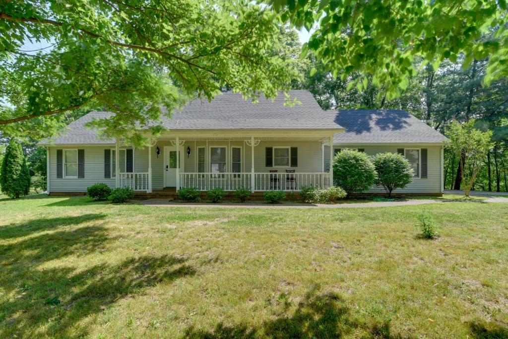 Pet-Friendly Kentucky Home Near Hiking and Kayaking!