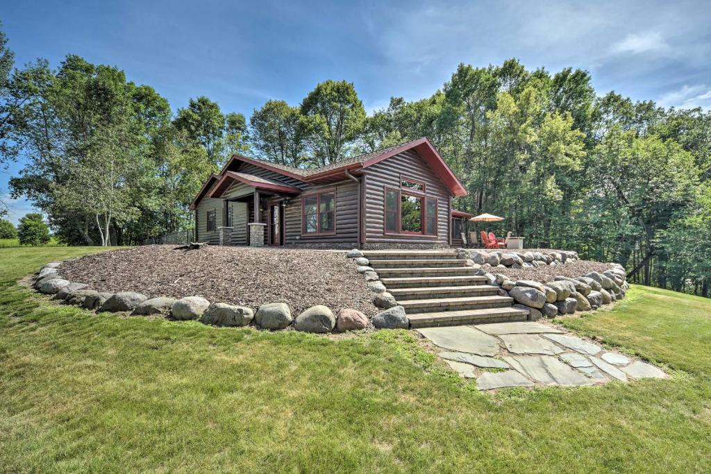 Quiet Lakeside Cabin Patio and Stunning Views!