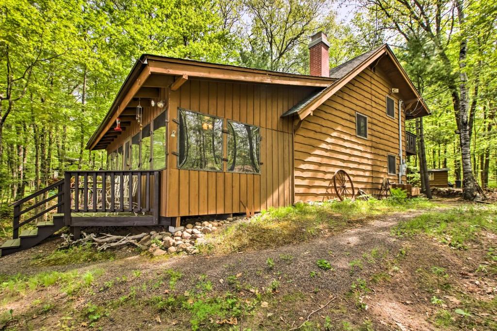 Lakefront Cumberland Cabin with Dock and Fire Pit!