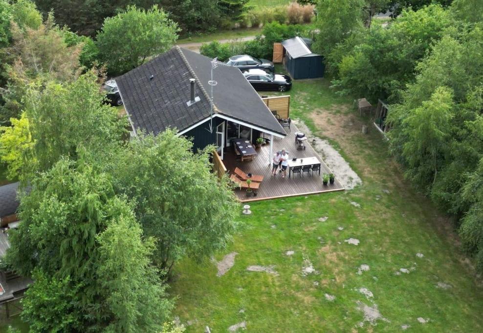 Moderne sommerhus i naturskønne omgivelser